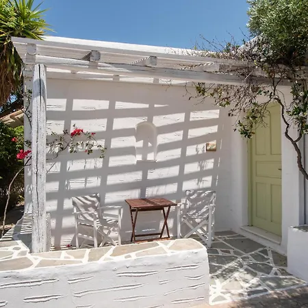 Retreats 2 Paros بيت للعطل